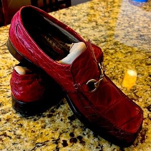 Big block crocodile made in Italy color is Oxford . Gently used